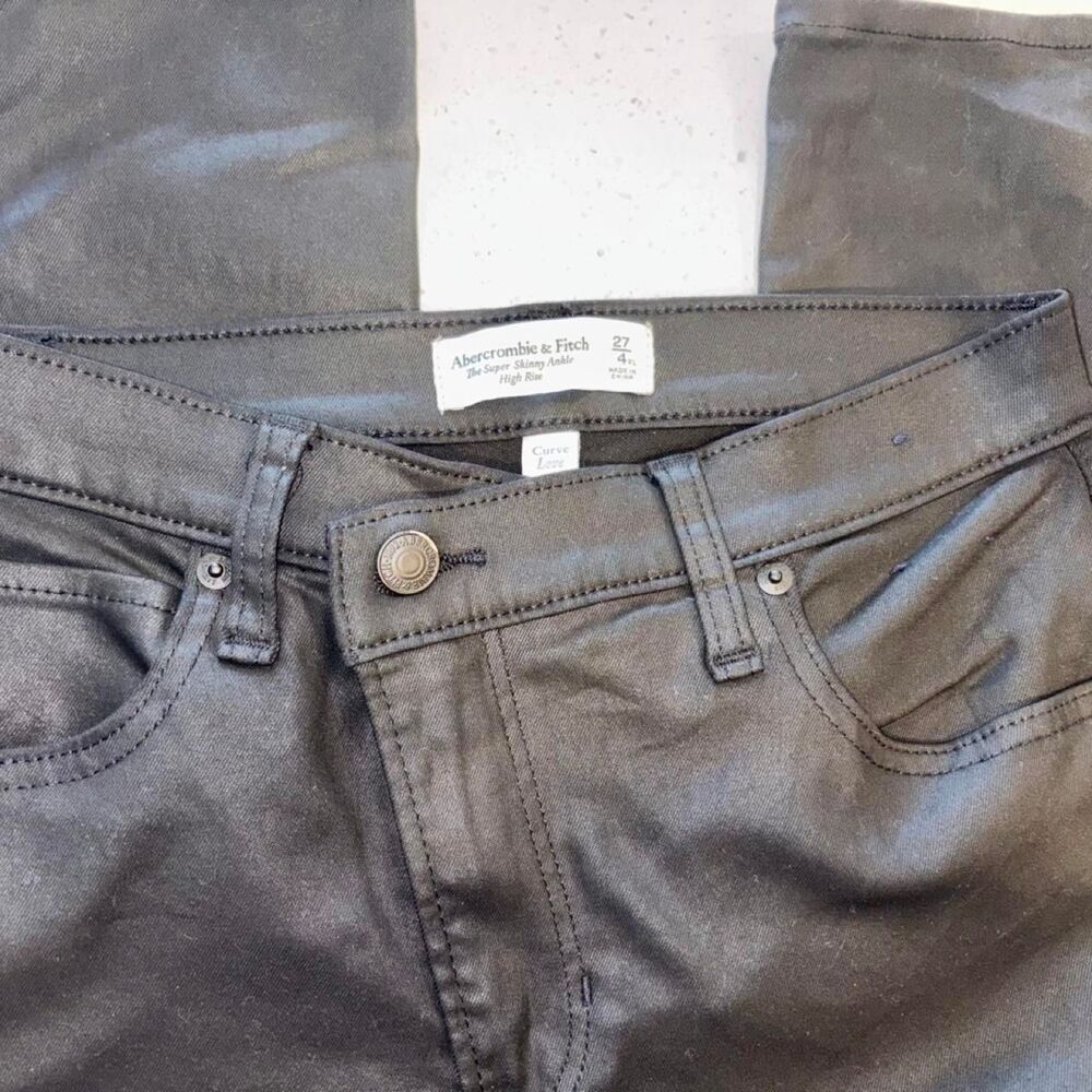 Abercrombie Women's Curvy Love Skiiny Jeans